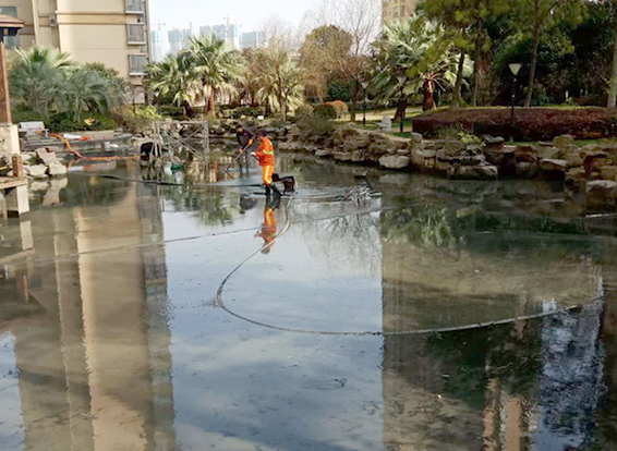 乡城景观池淤泥清理