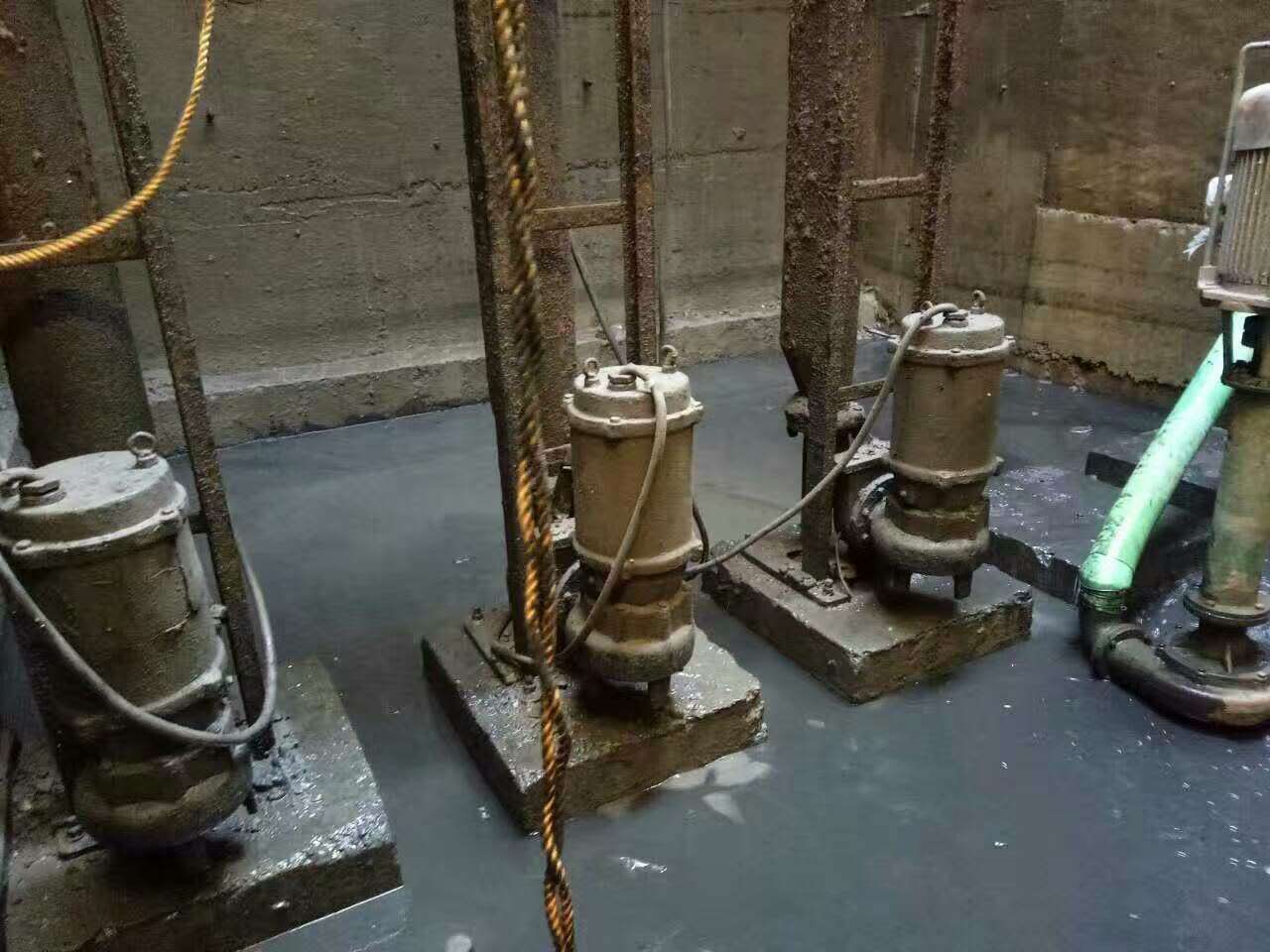 乡城污水池清理